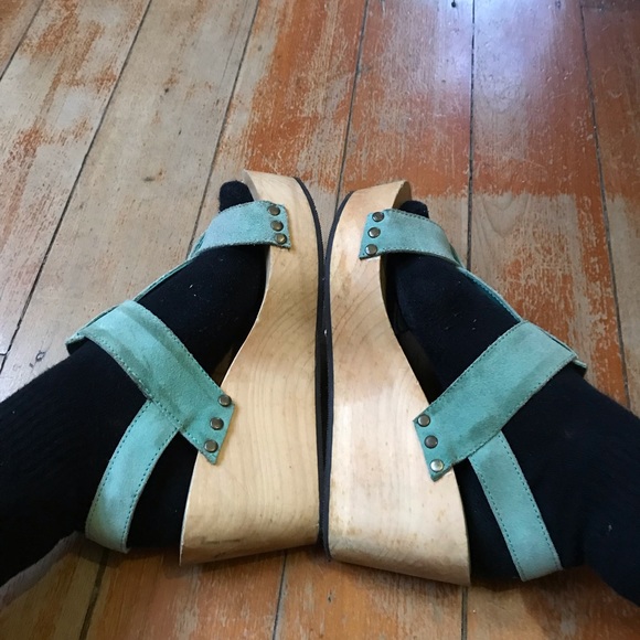 Green Suede Wooden Platform Wedges - Picture 7 of 13